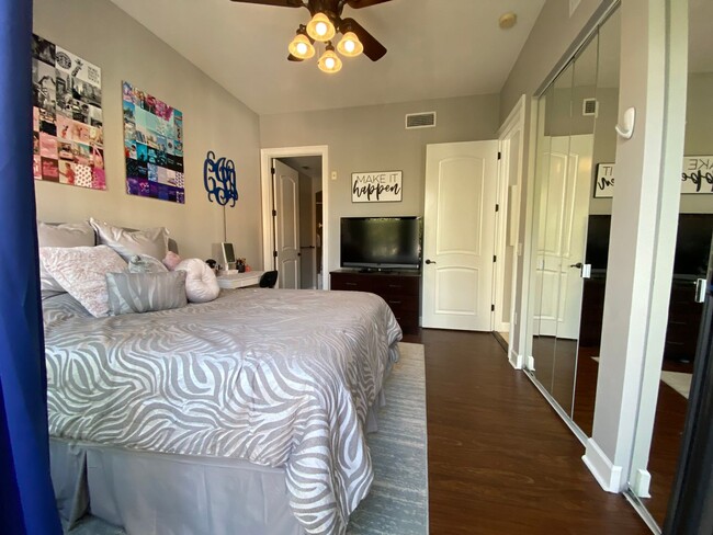 Building Photo - Jackson Square - Fully Furnished 2 Bedroom...