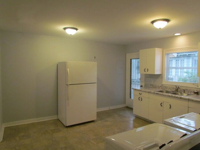 Building Photo - 2054 Emogene St