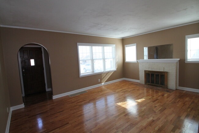 Building Photo - 24hr notice required before showings. Beau...