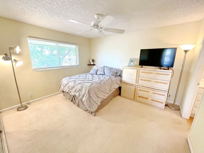 Building Photo - Maui Gardens - Central Kihei Resort Style Complex - Furnished 2 bed/1.5bath