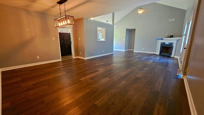 Building Photo - 3 BR 2 BA Aragona Village