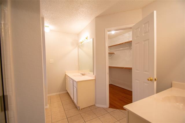 Building Photo - 2404 Whispering Creek Dr