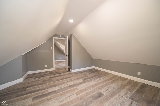 Building Photo - 817 W 5th St