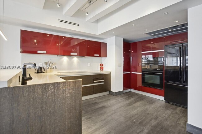 Building Photo - 5255 Collins Ave