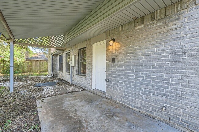 Building Photo - 401 Summer Pl Ct