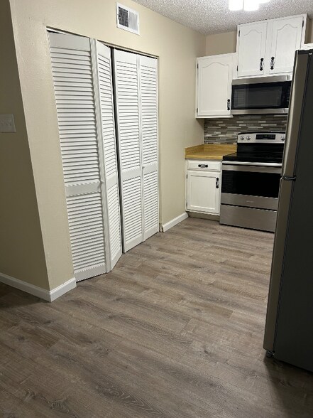 Building Photo - 305 Calle Amistosa