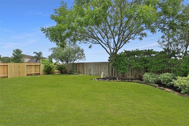 Building Photo - 9603 Red Rugosa Dr