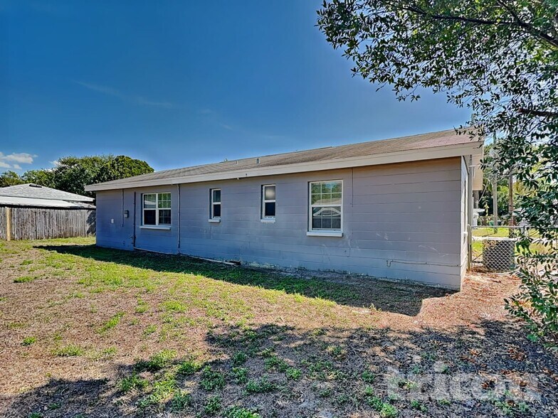 Building Photo - 3909 W Wallace Ave