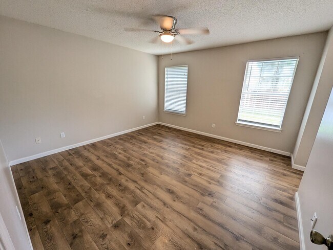 Building Photo - 1625 Campbell Dr N