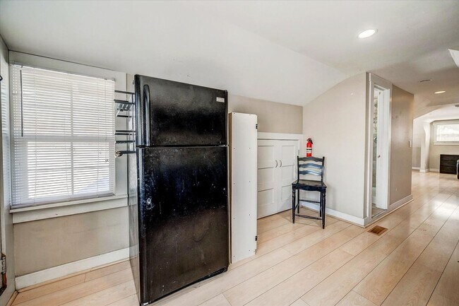 Building Photo - Monroe Duplex