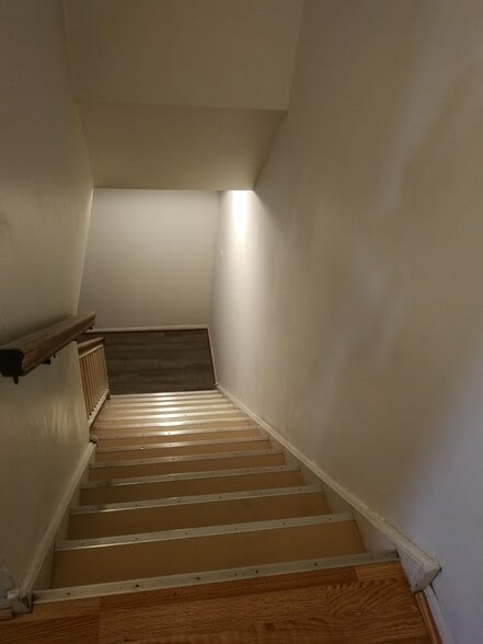 Building Photo - 1291 N Glen Cir