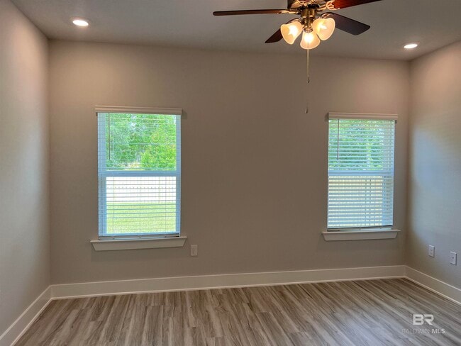 Building Photo - 656 Overland Dr