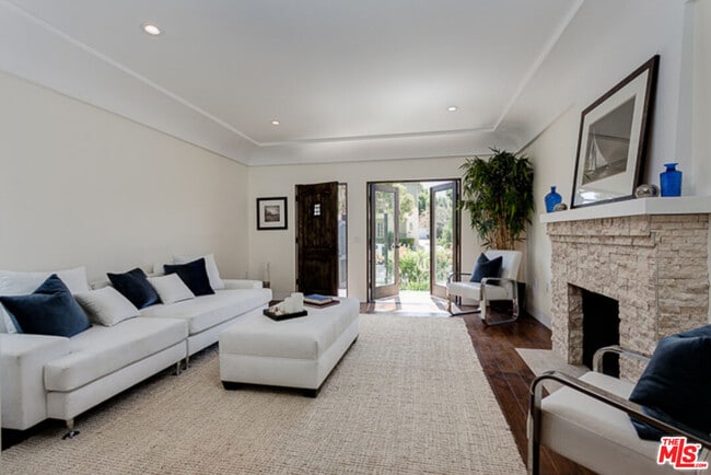 Building Photo - 831 S Curson Ave