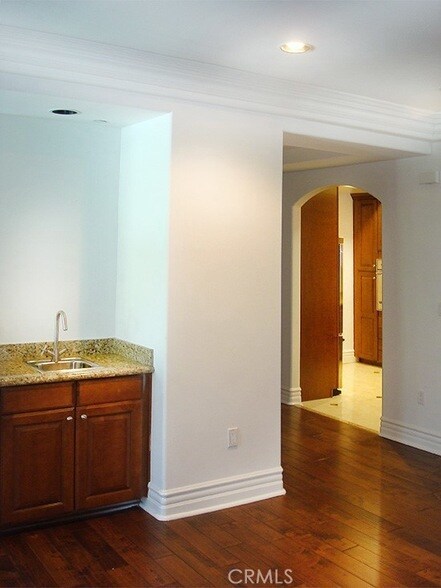 Building Photo - 10640 Woodbridge St