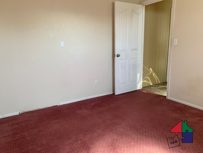 Building Photo - Barre Single Family Home - 4BR 1.5BA with In-Unit Laundry