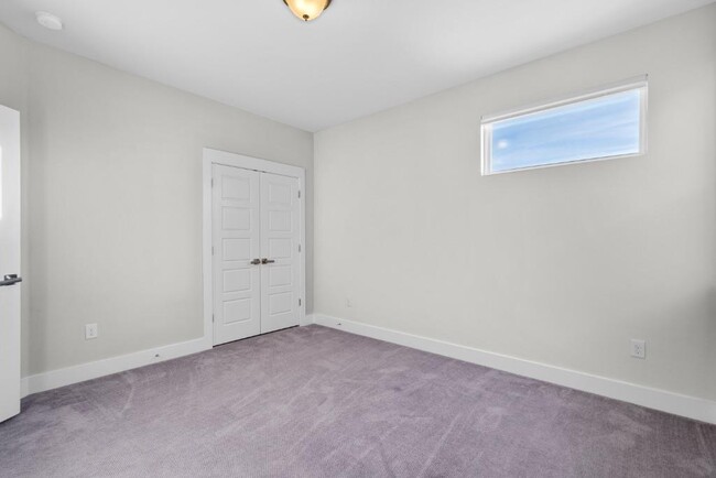 Building Photo - 1004 Banyon St