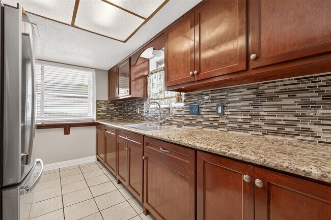 Building Photo - 7403 Shady Vale Ln