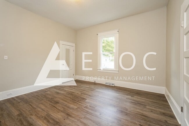 Building Photo - 705 Salisbury Ridge Rd