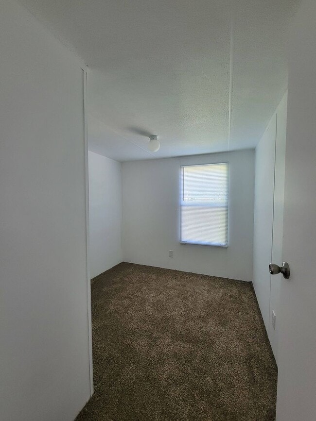 Building Photo - Ready to Move in