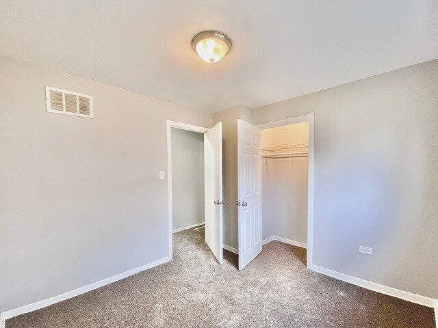 Building Photo - 14622 Kenwood Ave