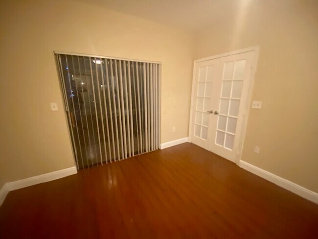 Building Photo - 2550 SW 18th Terrace