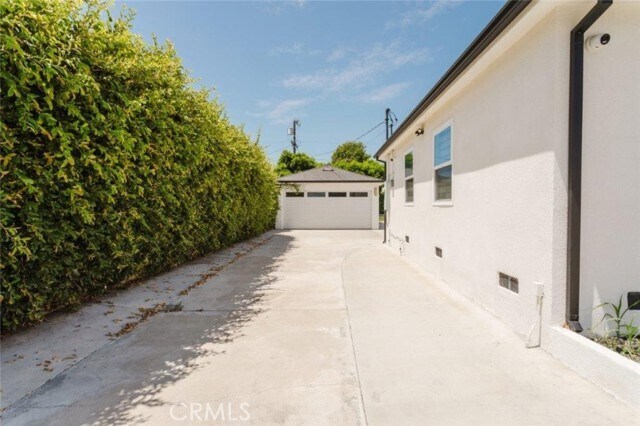 Building Photo - 8119 Shadyglade Ave