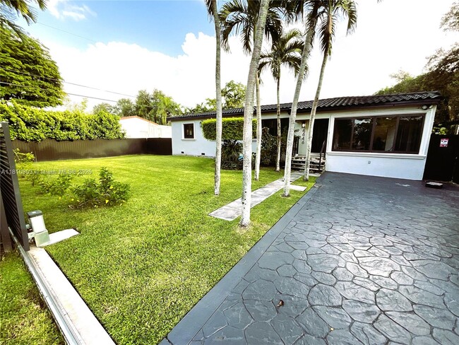 Building Photo - 6646 SW 60th St