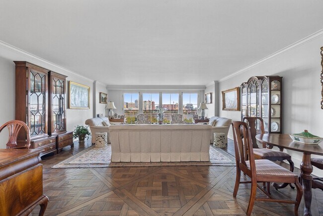 Building Photo - 180 Beacon St