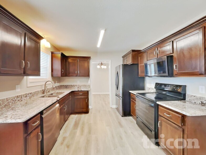 Building Photo - 1908 Sherman Court