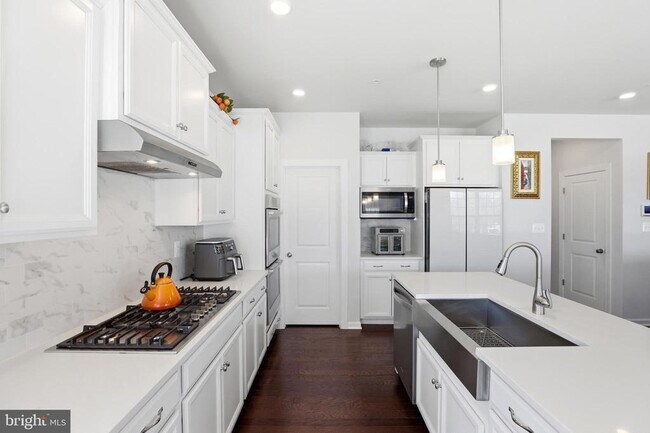 Building Photo - 6702 Savannah Dr