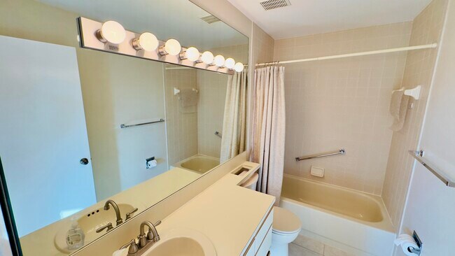 Building Photo - 107 Half Moon Cir