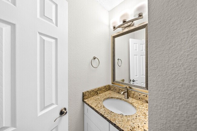 Building Photo - Spacious & Thoughtfully Updated 4-Bedroom ...