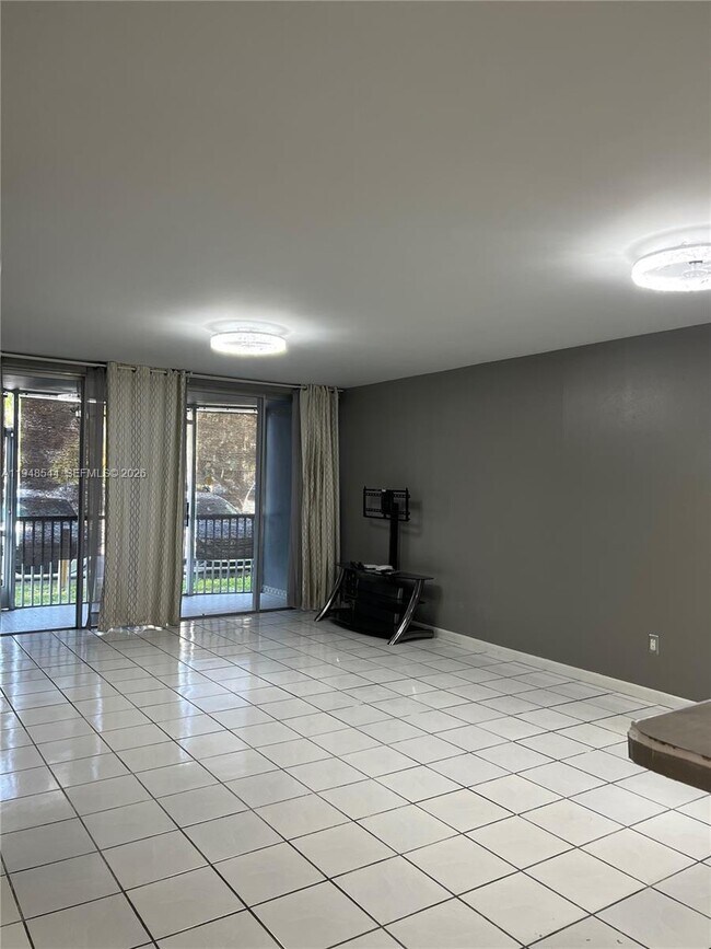 Building Photo - 1710 NE 191st St