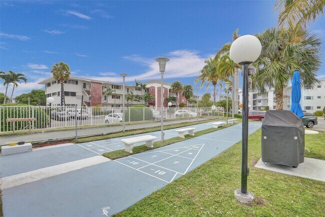 Building Photo - 450 Paradise Isle Blvd