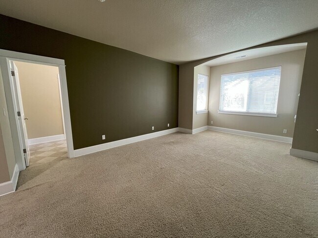 Building Photo - Bright & Airy Home with Granite Kitchen, V...