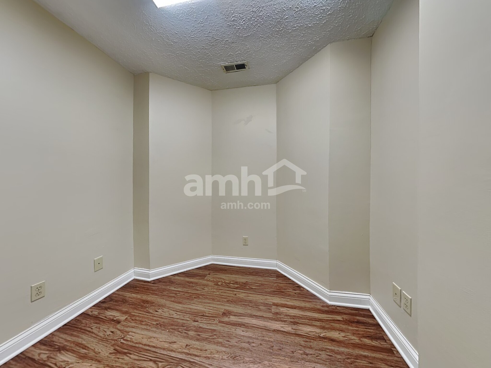 Building Photo - 6499 Westanna Dr