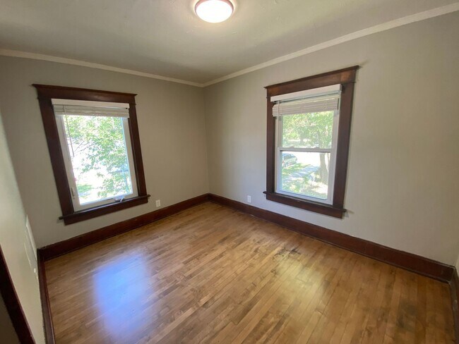 Building Photo - Fully Remodeled House!