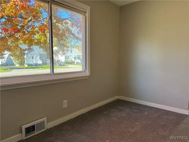 Building Photo - 3445 Wallace Dr