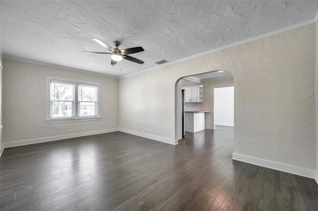 Building Photo - 4000 10th Ave N