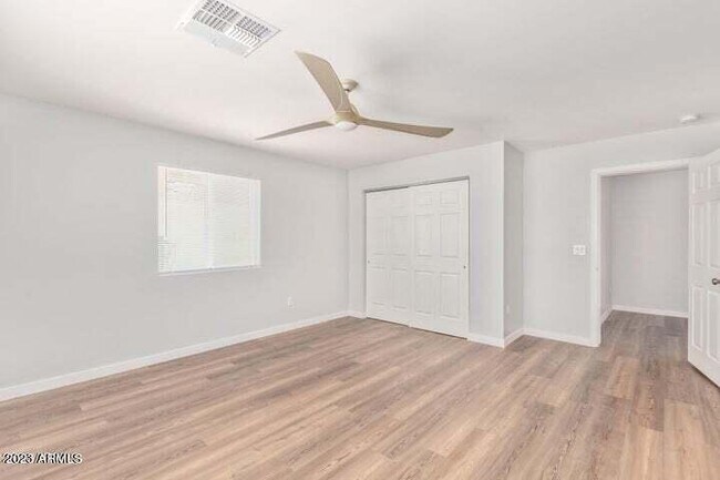 Building Photo - 1624 W Geneva Dr