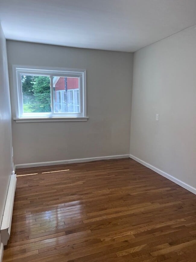 Building Photo - Large 4 bedroom, 2 1/2 bath home for rent in Ravena, NY on Rt 9W