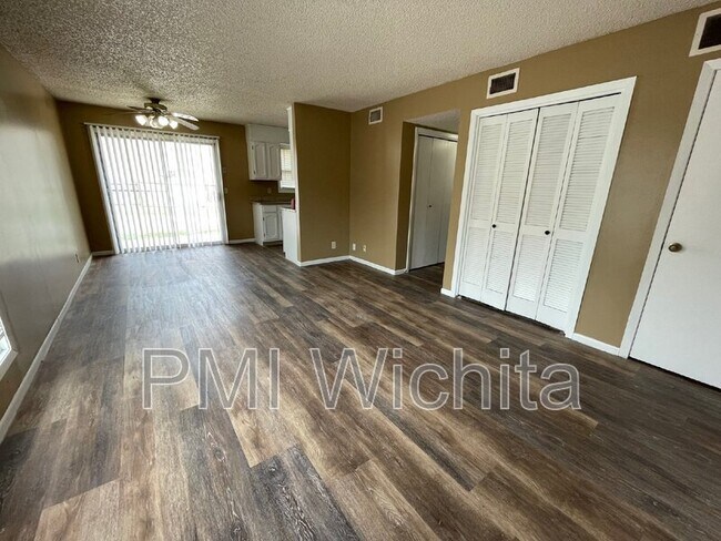 Building Photo - 6820 W Par Ln