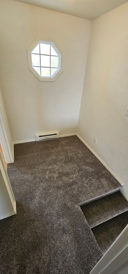 Building Photo - Newly Renovated 3Bed 1.5 Bath House Available in Heart of Bozeman