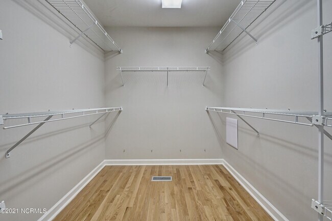 Building Photo - 8333 Bald Eagle Ln