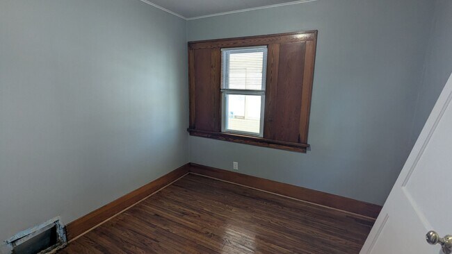 Building Photo - 3 bedroom, 1 bath home in Waterloo