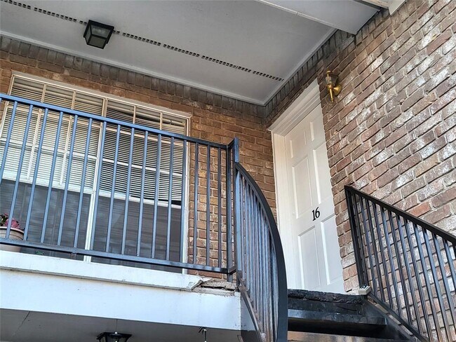 Building Photo - 14333 Memorial Dr