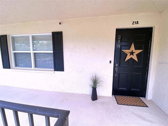 Building Photo - 7041 W Country Club Dr N