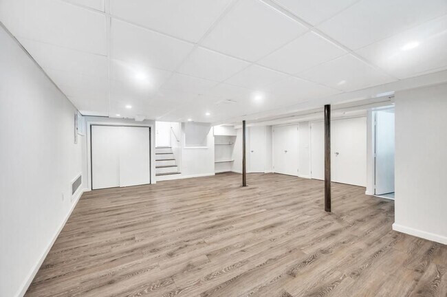 Building Photo - 51 Bellwood Dr
