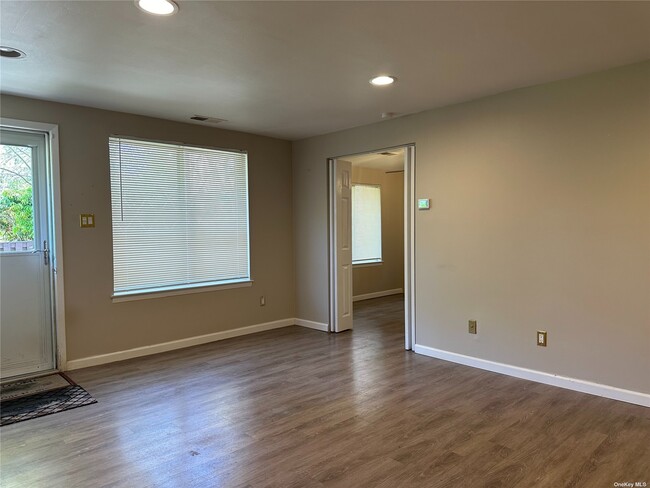 Building Photo - 264 Sagamore Hills Dr