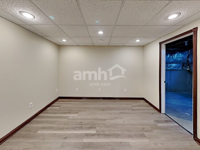 Building Photo - 1209 Nottingham Rd